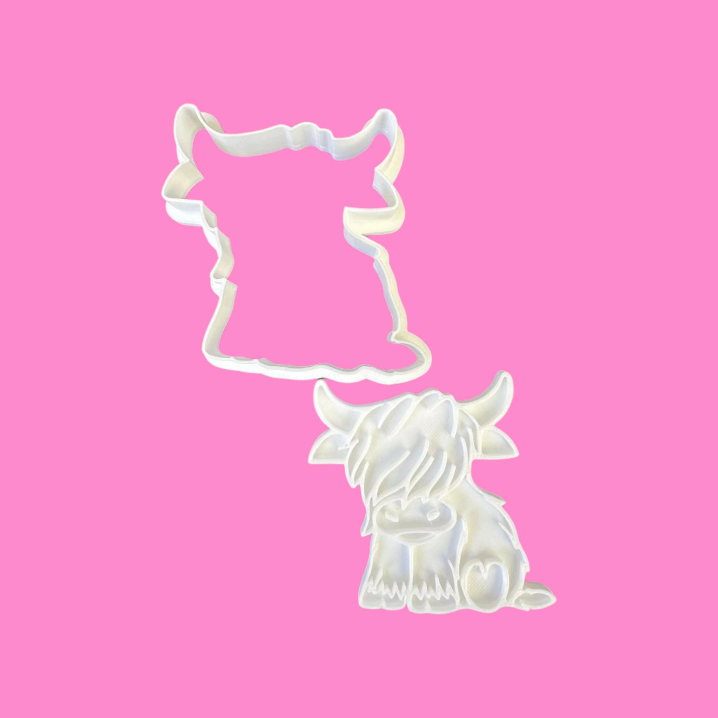 Cute Sitting Highland Cow Cookie Cutter – Adorable Farm Animal Baking Tool.