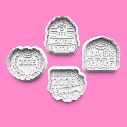 Celebrate the grad! Class of 2026 cookie cutter set with owl, bear & graduation cap. Various sizes available. Hand wash only. Perfect for 2026 graduation parties!