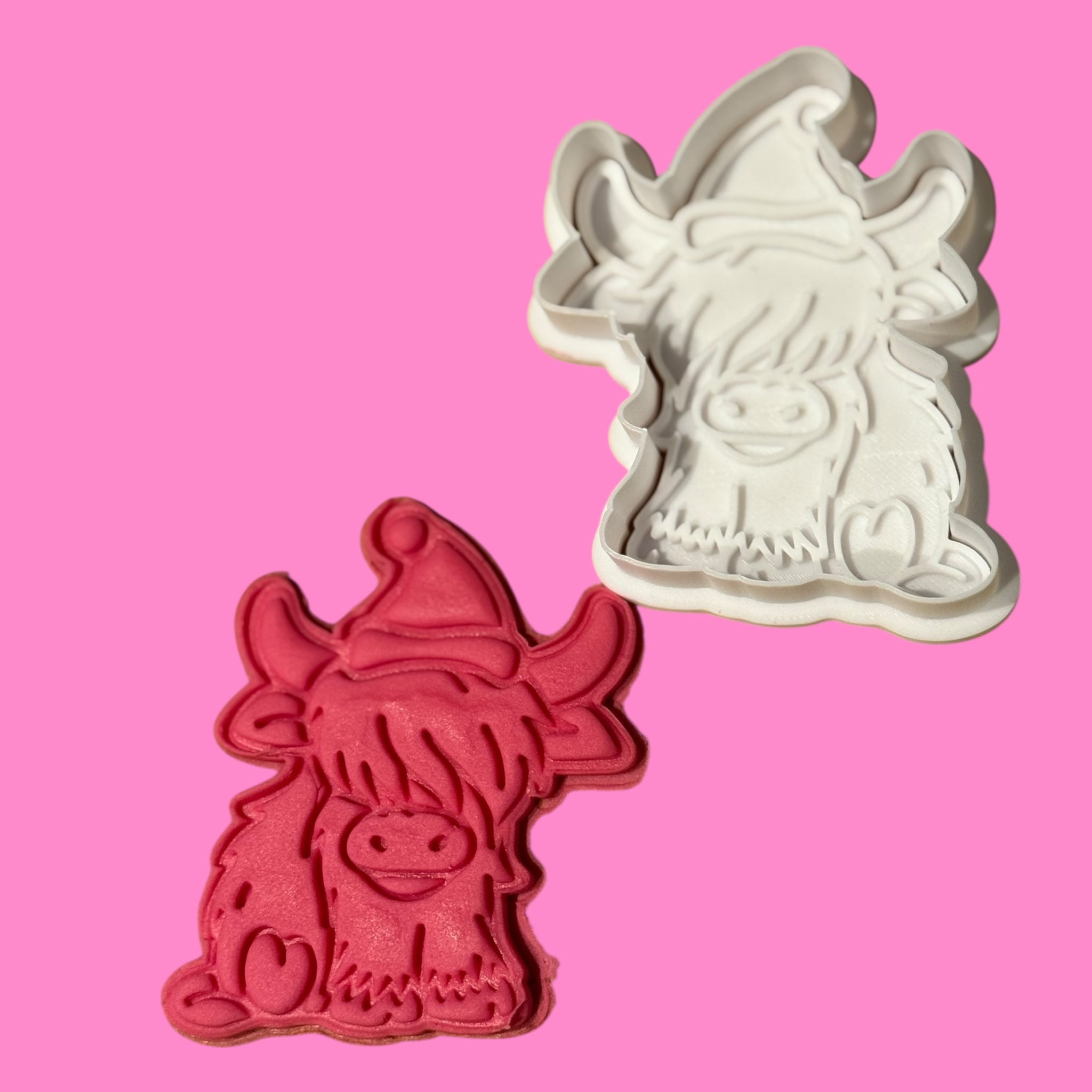 Christmas Highland Cow Cookie Cutter & Embosser – Festive Cow Stamp
