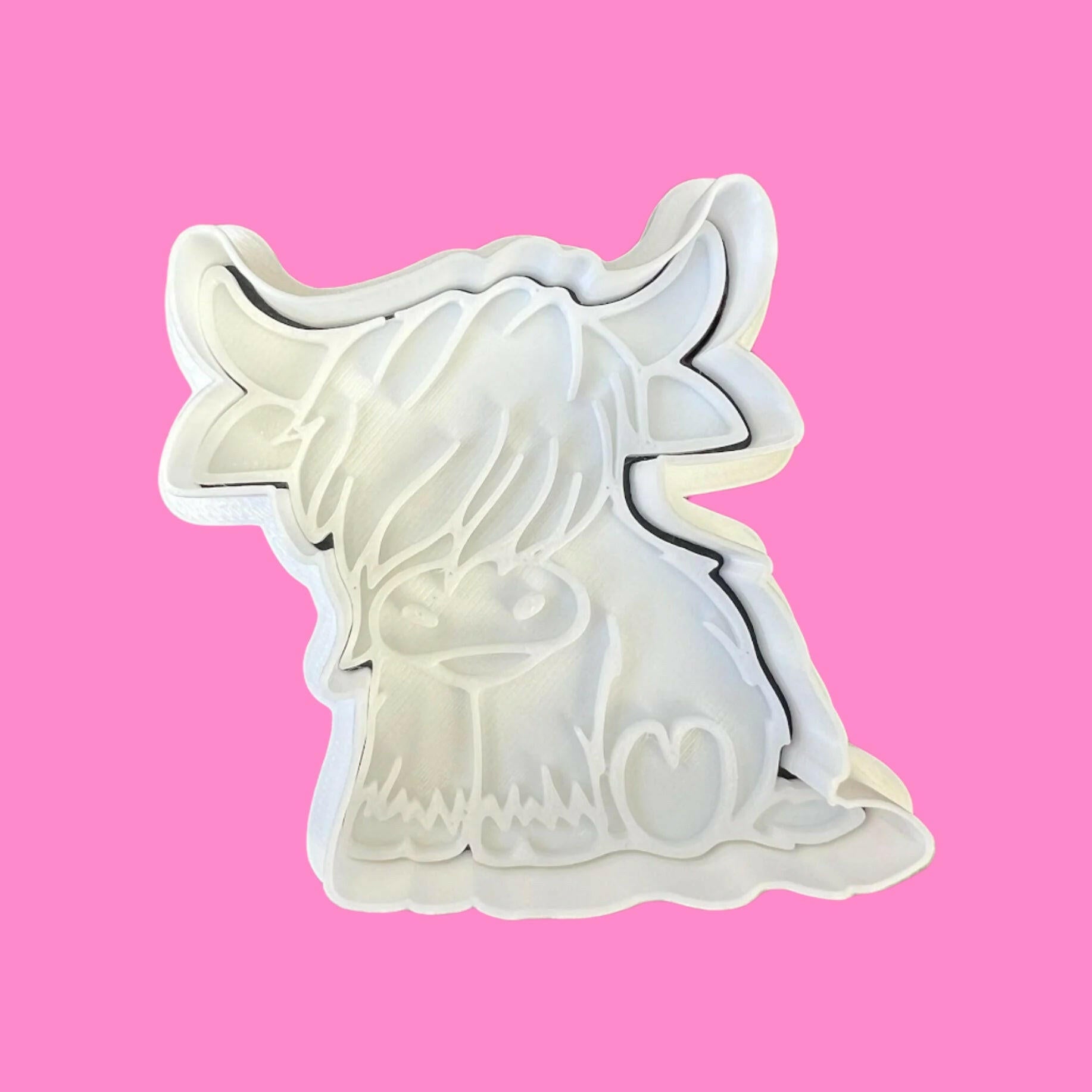 Cute Sitting Highland Cow Cookie Cutter – Adorable Farm Animal Baking Tool.